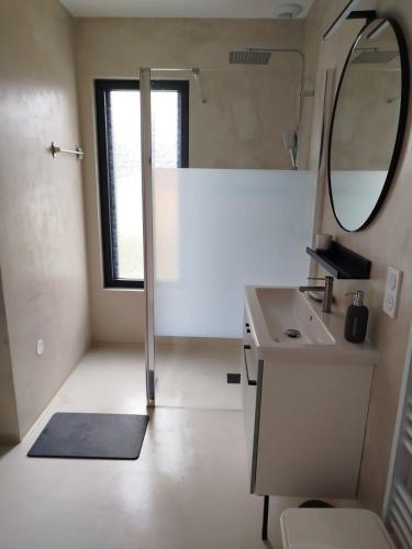 Photo de la galerie de l'établissement Escapade du Palais 6 Pers, Cinéma TV, à Hauterives