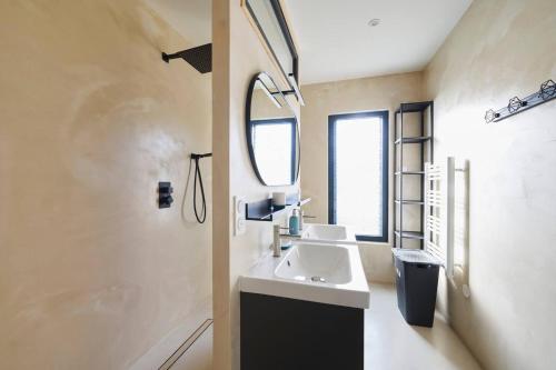 Photo de la galerie de l'établissement Escapade du Palais 6 Pers, Cinéma TV, à Hauterives