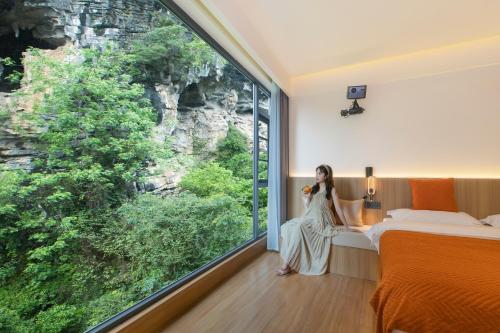 Postel nebo postele na pokoji v ubytování Yangshuo Yihan Resort Hotel