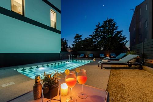 Villa Isola 4 luxury apartment with a pool for 4