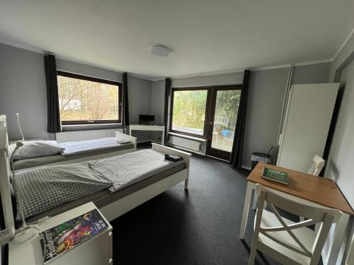 Una cama o camas en una habitación de Bett4-you Pinneberg