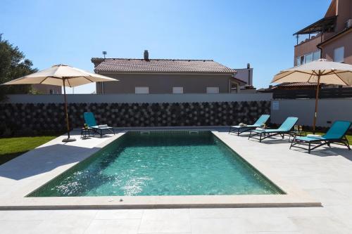 Villa Moderna near Pula for 8 people with 32 m2 private pool