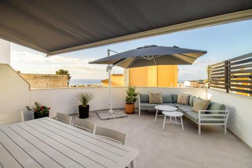 Terrace, Views, Pool and Garage Apartament in Nerja