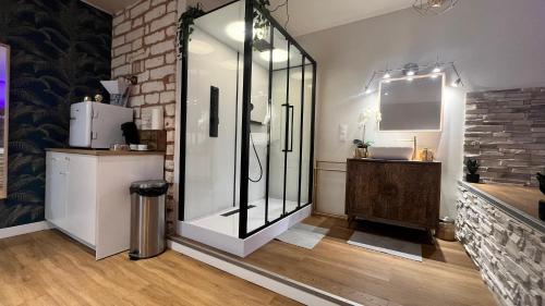 a bathroom with a glass shower and a sink at SUITE LA SERENITA - JACUZZI - CLIM - WIFI - TopProsConciergerie in Saint-Georges-dʼOrques