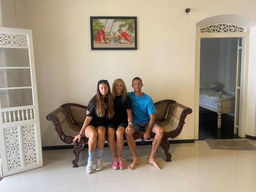 a group of three people sitting on a couch at Sudu Colonial House 1929 in Ambalangoda