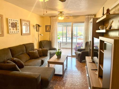 Amplio apartamento con piscina y pistas de tenis en Benidorm