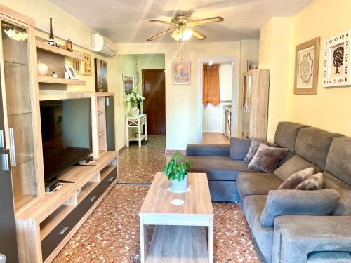 Amplio apartamento con piscina y pistas de tenis en Benidorm