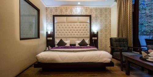 a hotel room with a bed and a desk and a desk at HUKAM'S HOLIDAY HOME by HHH in Kasol