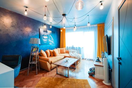 a living room with a couch and a table at Ilmar suites - new in Cluj-Napoca