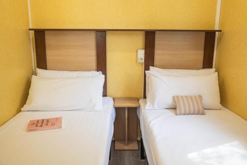 two beds sitting next to each other in a room at HolaCamp Sant Salvador in Comarruga