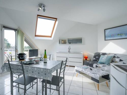 Studio Confortable à 500m des Plages de Carnac - Balcon Sud, TV, Parking - 2 Pers, 2* - FR-1-477-181