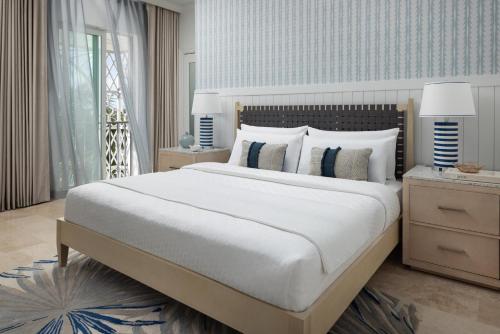 Cama o camas de una habitación en Sandals Royal Bahamian All Inclusive - Couples Only