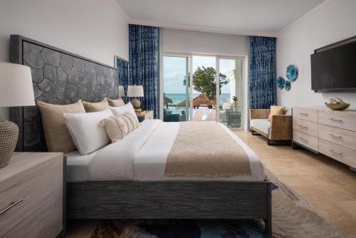 Cama o camas de una habitación en Sandals Royal Bahamian All Inclusive - Couples Only