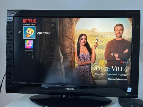 a television screen with a picture of a man and a woman at Cozy river view apartment in Karlovac
