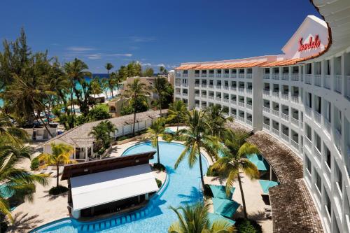 A piscina localizada em Sandals Royal Barbados All Inclusive - Couples Only ou nos arredores