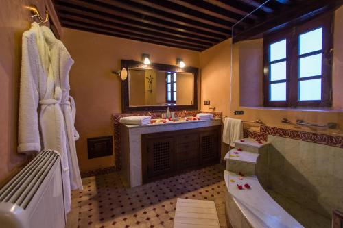 Gallery image of Riad Les Remparts De F&egrave;s in F&egrave;s