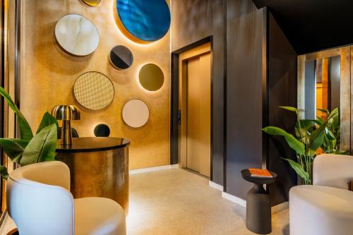 a hallway with chairs and mirrors on the wall at Colette - LoftAffair Collection in Warsaw