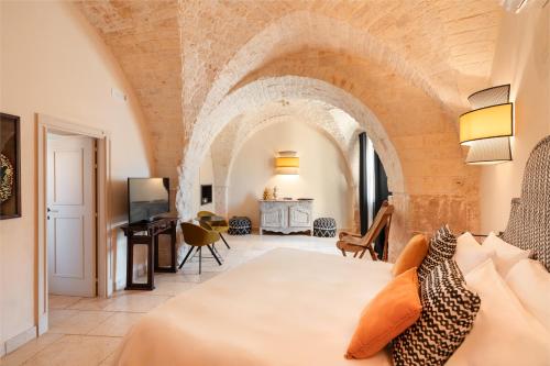a bedroom with a large bed in a room at Masseria Santo Scalone in Ostuni