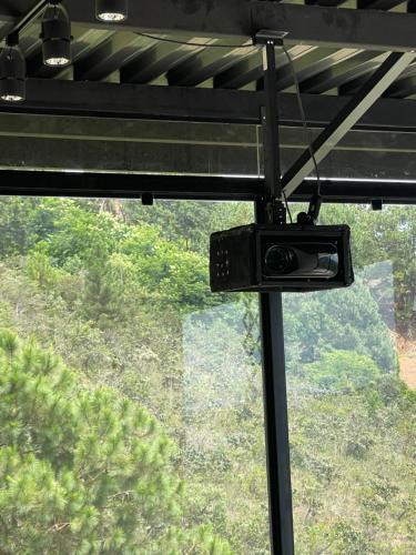 a camera on a pole in front of a window at Casa Vilas Boas Macacos in Nova Lima