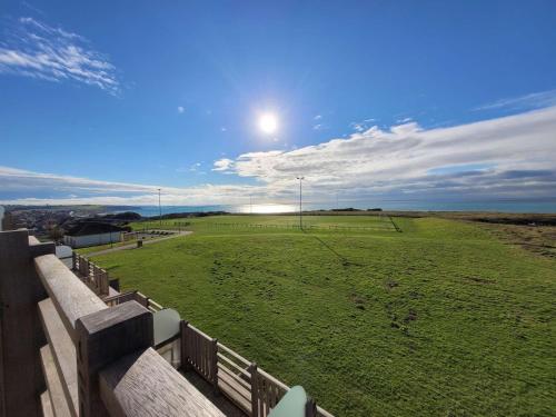 Duplex avec balcon, parking, animaux admis, et Wi-Fi - FR-1-675-2