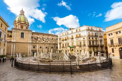 a fountain in front of a building with a dome at Le Maioliche in Sferracavallo