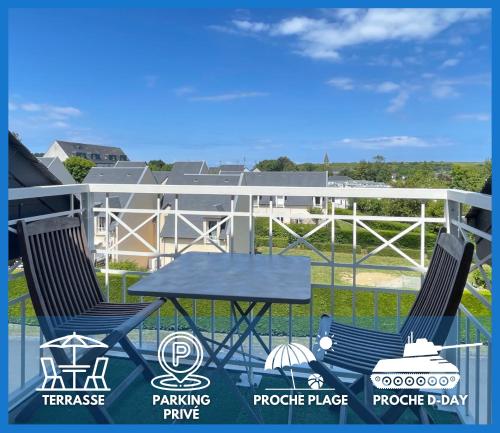 L'air marin Apt avec belle terrasse vue dégagée séjour lumineux 10 mn à pied mer et centre Port en Bessin, tous commerces et restaurants, proche Bayeux et Omaha Beach