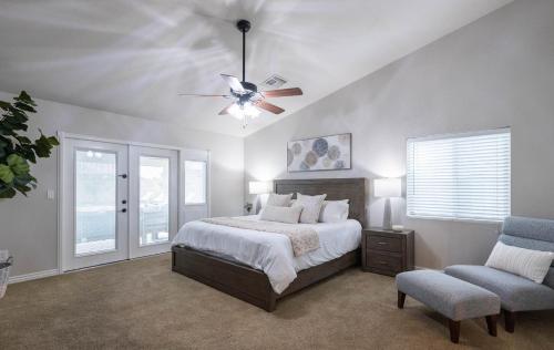 Postel nebo postele na pokoji v ubytování Scottsdale on 59th