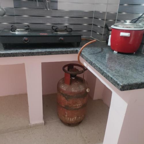 a pot sitting on a counter next to a table at Jamuna homestays in Secunderabad