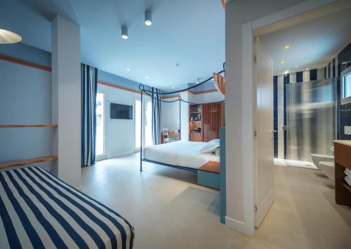 a bedroom with a bed and a bathroom with a tub at Murè Hotel Numana in Numana