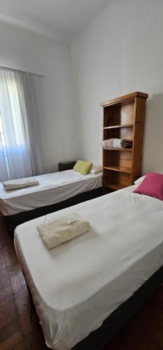 Ένα ή περισσότερα κρεβάτια σε δωμάτιο στο Casa belgrano Lobos