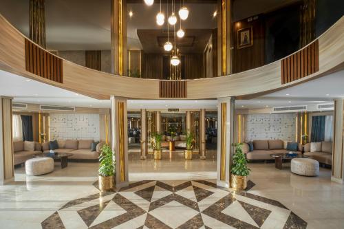 Renaissance Nile Cruise - Every Saturday from Luxor To Aswan for 4 Nights , and every Wednesday from Aswan To Luxor for 3 Nightsにあるシーティングエリア