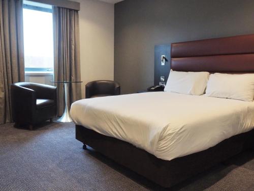 Ένα ή περισσότερα κρεβάτια σε δωμάτιο στο International Hotel Telford