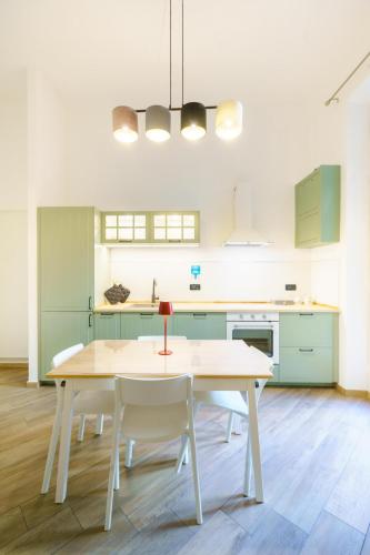 Una cocina o cocineta en Lucy's Flowers