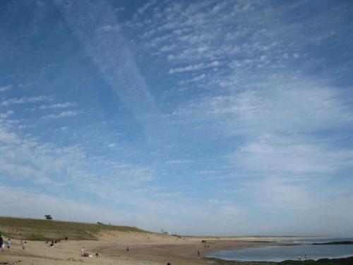 a group of people on a beach flying a kite at Camping 4 étoiles - Piscine - ccb0bif in Apremont