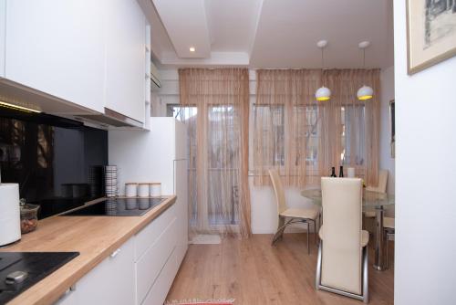 Cozy apartment with balcony in center