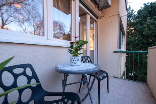 Cozy apartment with balcony in center