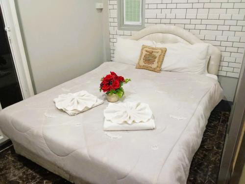 Ein Bett oder Betten in einem Zimmer der Unterkunft ลูกจ่าปองโฮม Lukjapong Home