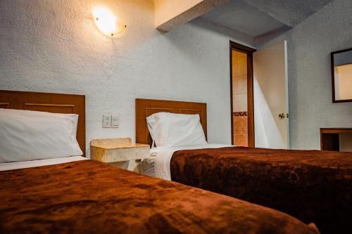 Hotel Azucenaにあるベッド