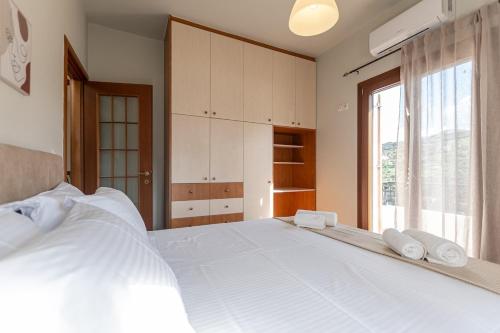 Ένα ή περισσότερα κρεβάτια σε δωμάτιο στο Melanes Serenity 3Br Apartment