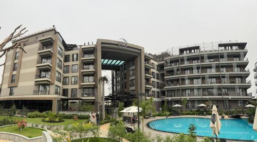 Piscina en o cerca de Elite Luxury Suites at Diamond in City