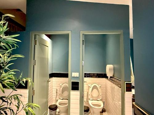 Un baño de Saijai Cafe and Hostel
