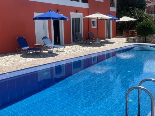 Dans une villa avec piscine privée, calme, proche des plages, vues mer et montagnes