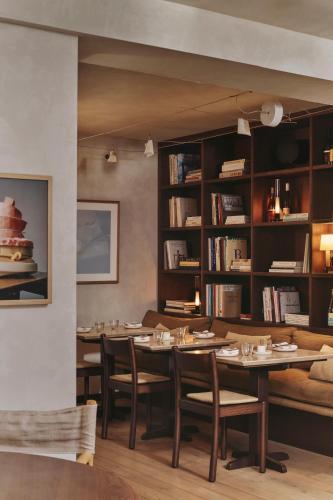 Biblioteca nell'hotel