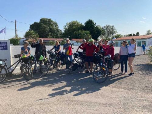 a group of people standing next to their bikes at Camping 3 étoiles - Piscine - ccaihff in Saint-Georges-de-Didonne