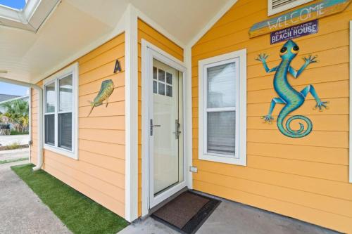 Spacious Dog-Friendly Unit with Game Room & Private Yard, Walk to East PCB Beach photo 10