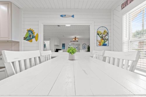 Spacious Dog-Friendly Unit with Game Room & Private Yard, Walk to East PCB Beach photo 15