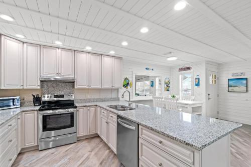 Spacious Dog-Friendly Unit with Game Room & Private Yard, Walk to East PCB Beach photo 9