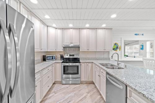 Spacious Dog-Friendly Unit with Game Room & Private Yard, Walk to East PCB Beach photo 17