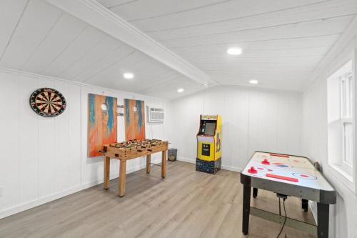 Spacious Dog-Friendly Unit with Game Room & Private Yard, Walk to East PCB Beach photo 6