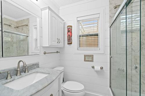Spacious Dog-Friendly Unit with Game Room & Private Yard, Walk to East PCB Beach photo 4